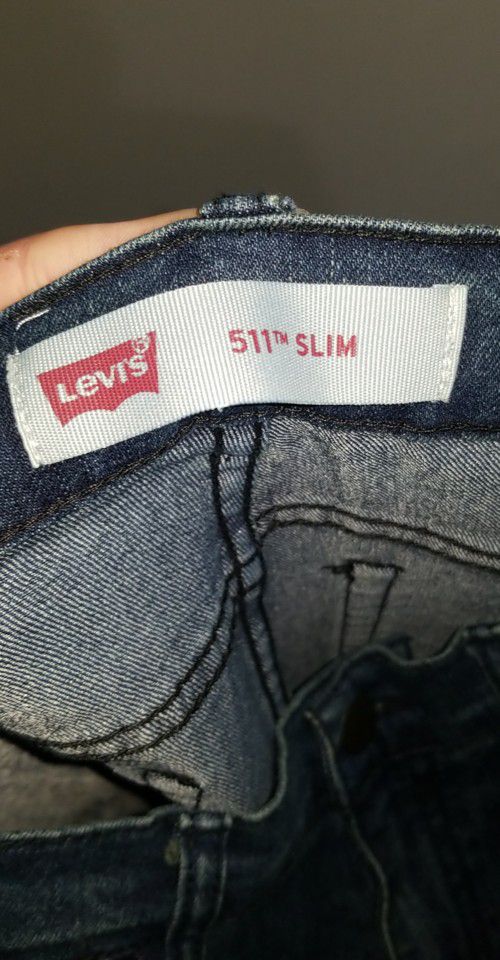 Size 28 x 28 Levies Slim 511