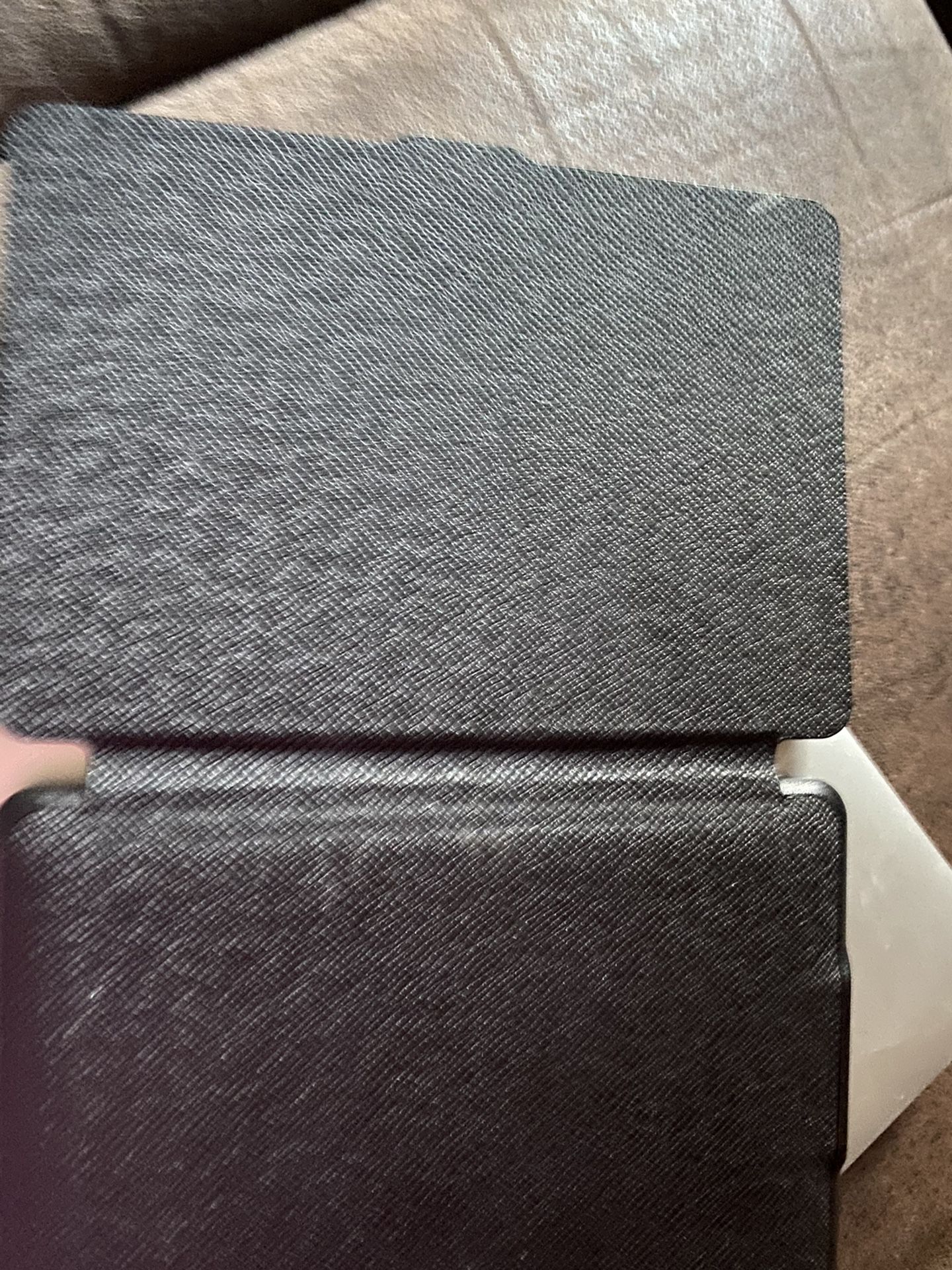 KINDLE PAPER WHITE 2 ALMOST NEW COMES WITH CASE