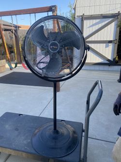 Industrial Standing Metal Fan: UtiliTech Pro