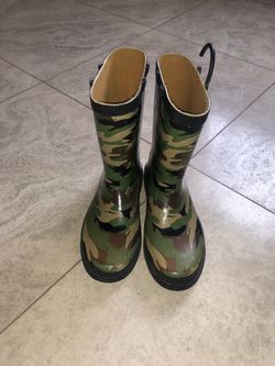 Kids rain boots SIZE 4