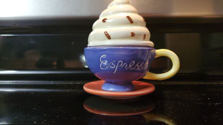  Salt and Pepper Shaker New! 