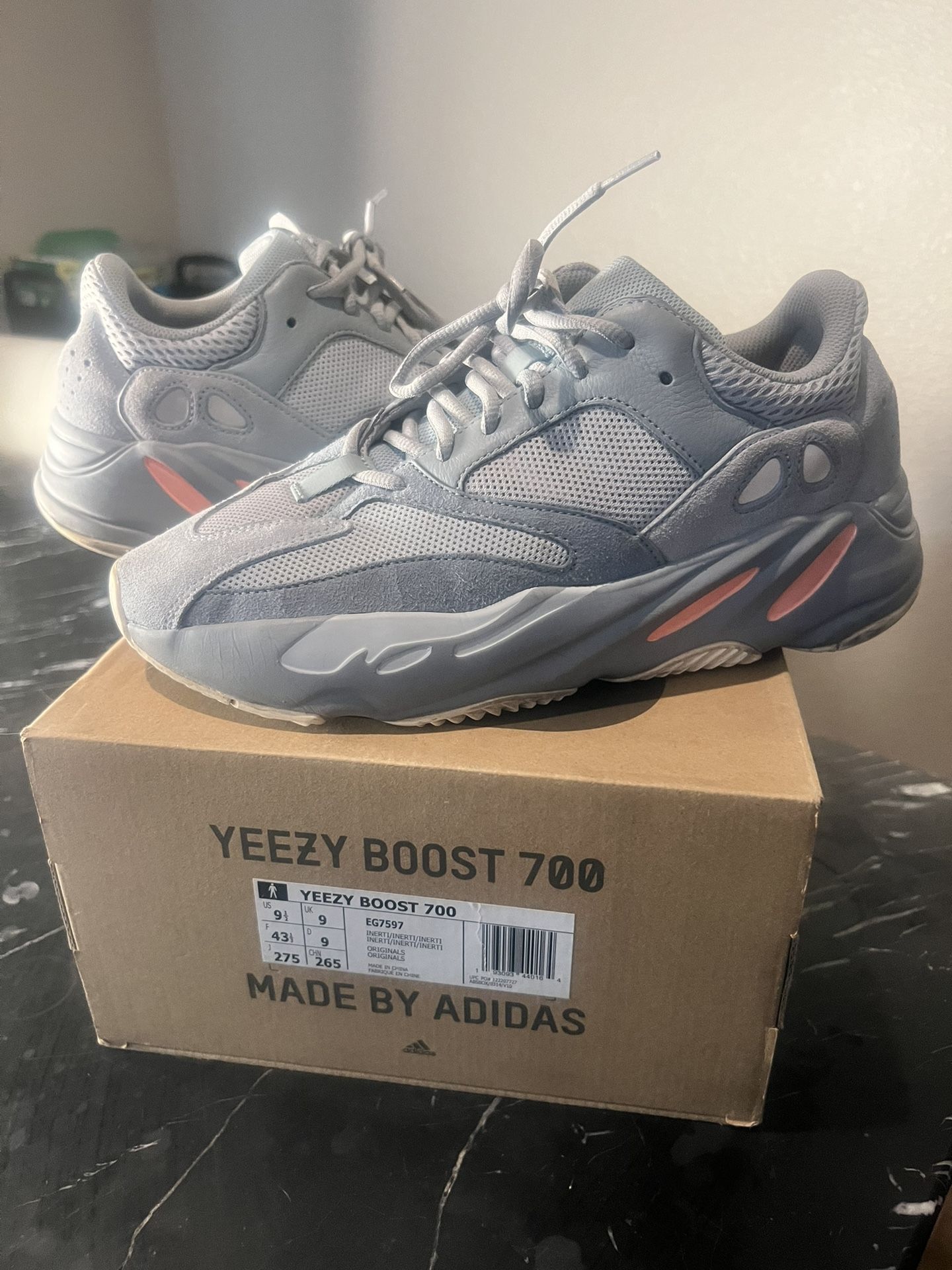 Yeezy 700 inertia display picture 1