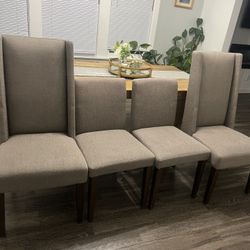 Comedor De Madera Con 4 Sillas En Muy Buen Estado 