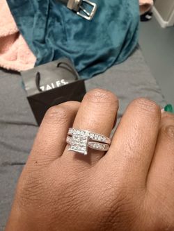 Natural/Real diamond princess-cut ENGAGEMENT RING