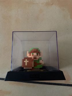 8-bit Link amiibo with Hori case