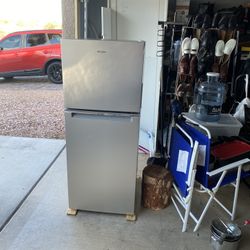 🔥 Whirlpool Stainless Refrigerator – Reliable Cold Power, Built to Last | Pickup Only (89123)