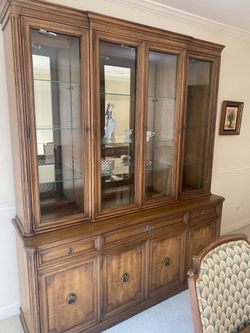 Henredon Traditional Breakfront China Cabinet with Buffet
