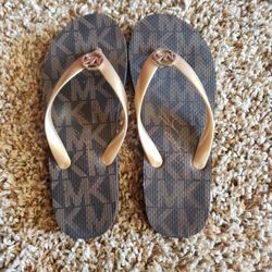 Micheal Kors Flip Flops 