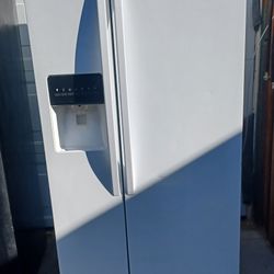 22 Cu Ft Side By Side Whit Whirlpool Fridge W Delivery 
