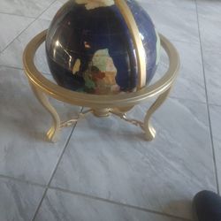 Round Movong Earth Globe