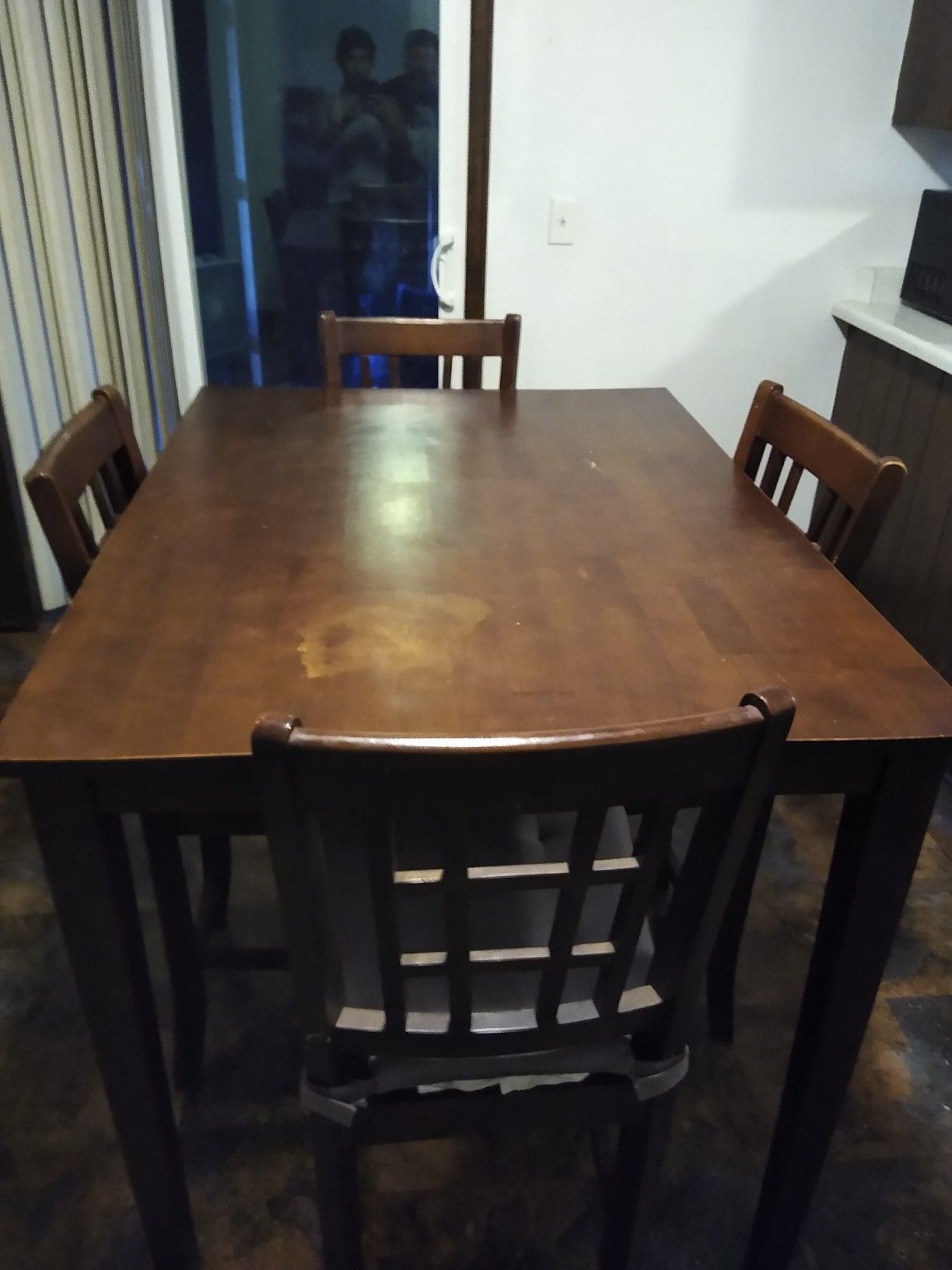 Kitchen table n chairs
