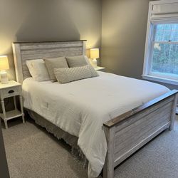 Jordan’s Furniture Queen Bed Frame And Dresser 