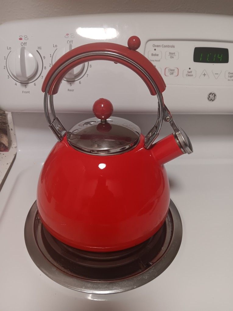 Tea Kettle Red