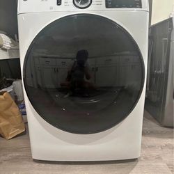 Dryer electric GE Like new Little Used 