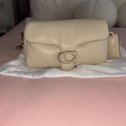 Coach Pillow Tabby Size 26