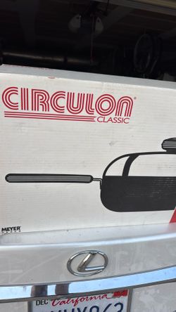 circulon 6 quart pan with a lid