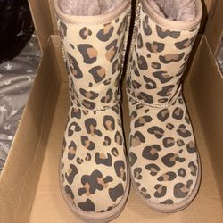 Ugg Women’s Classic Short II Leopard Print