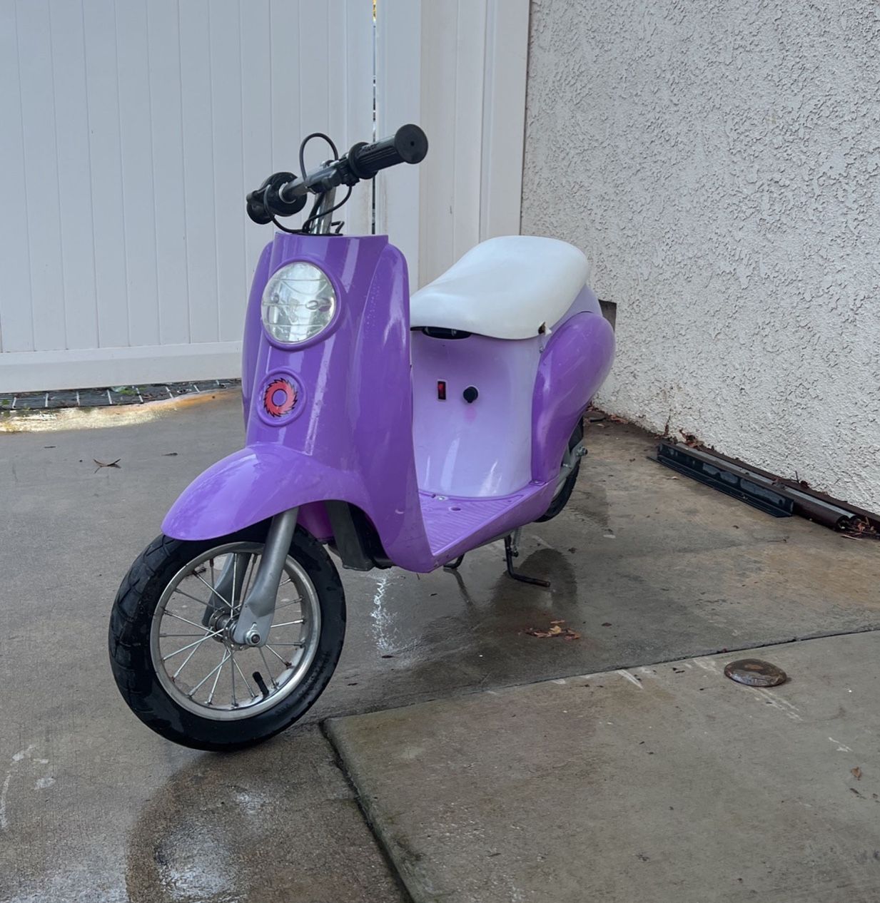 Purple Razor Moped