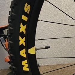 Incredible Mountain Bike with 27.5" Wheels - GIANT Talon 3  