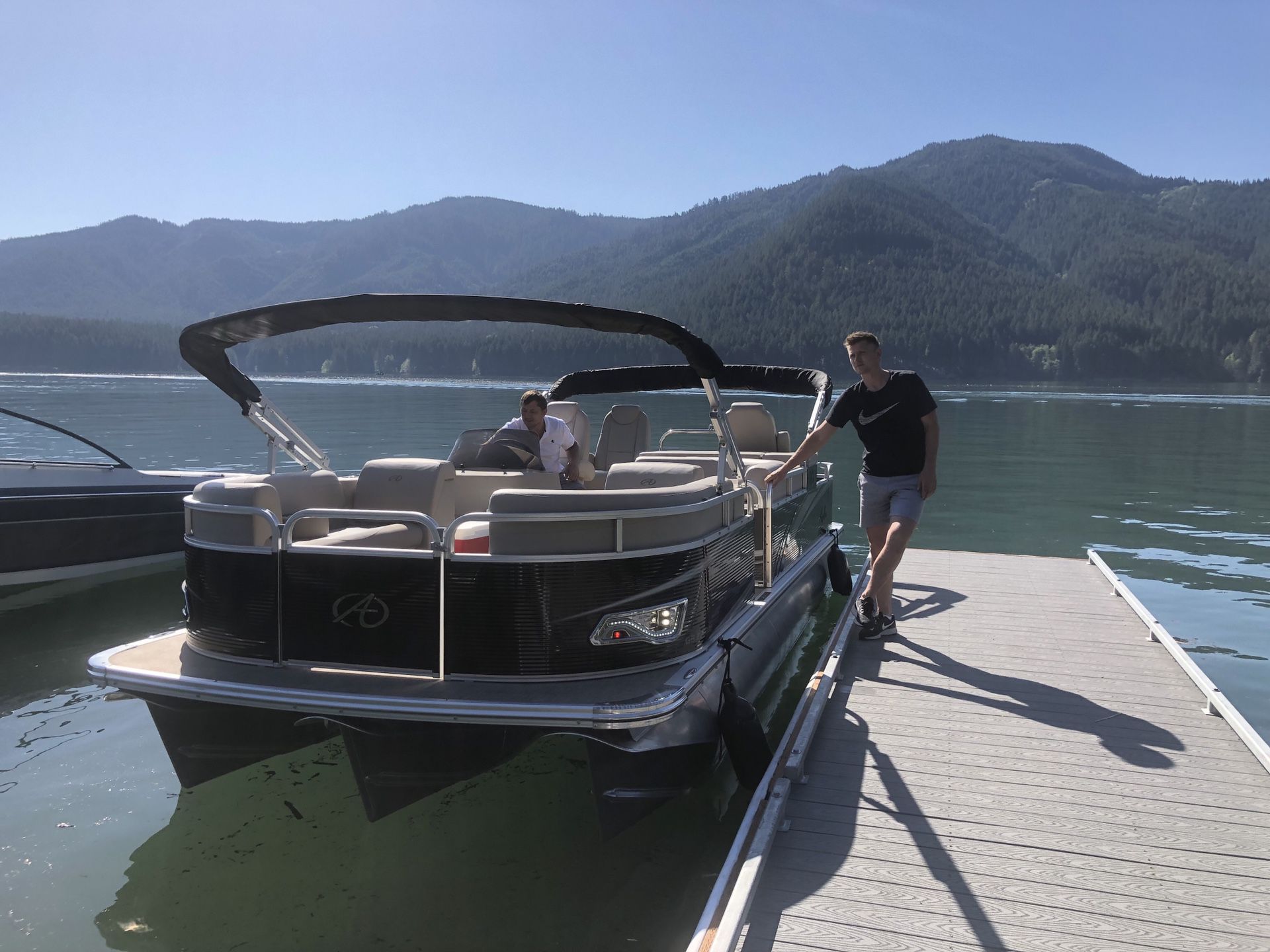 2018 Avalon boat pontoon tritoon
