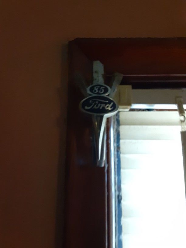 Ford 1985 Emblem