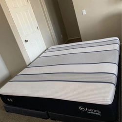KING MATTRESS SERTA ISERIES MATTRESS AND FREE BOX SPRINGS 