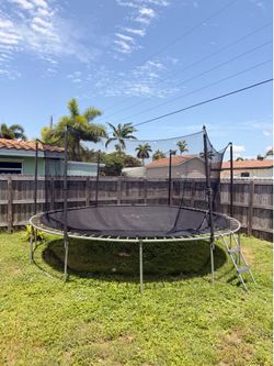 15’ Trampoline with Safety Net, Ladder & NEW Anchors - Ready for Pickup
