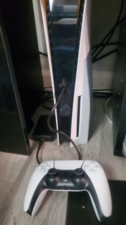 PS5 Disc version with new unused controller 2tb internal ssd & 1tb external ssd (3tb"s total) Great condition. $900