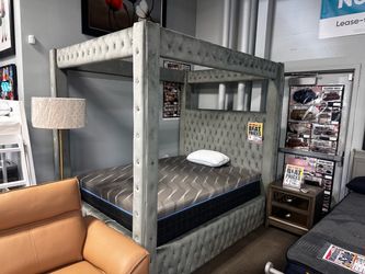 Queen canopy bed! 🏠🚨 Easy Financing!