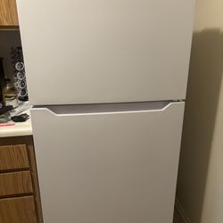 Insignia Refrigerator 