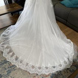 *NEW* Wedding Dress Size 6 Ball Gown White Lace With Train