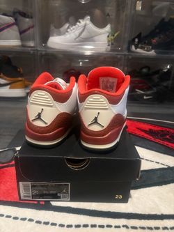 Boys jordan 3 retro size 2.5 Y 60