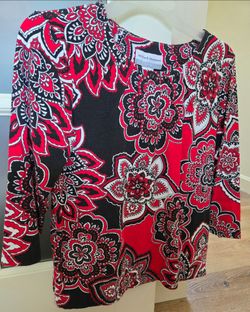 Womens Alfred Dunner Floral Beaded Shirt Red Black White Size MP (Petite) Preowned