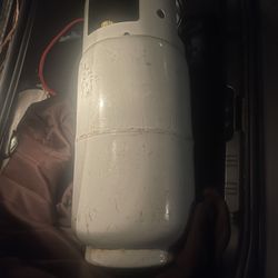 Lightly Used Forklift 33.5 Propane Tank 1/2 Full