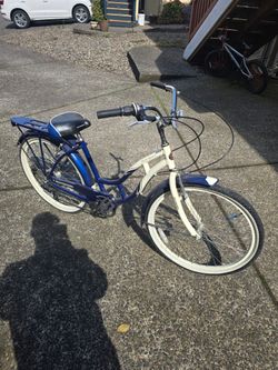 Schwinn Point Beach Cruiser Bike