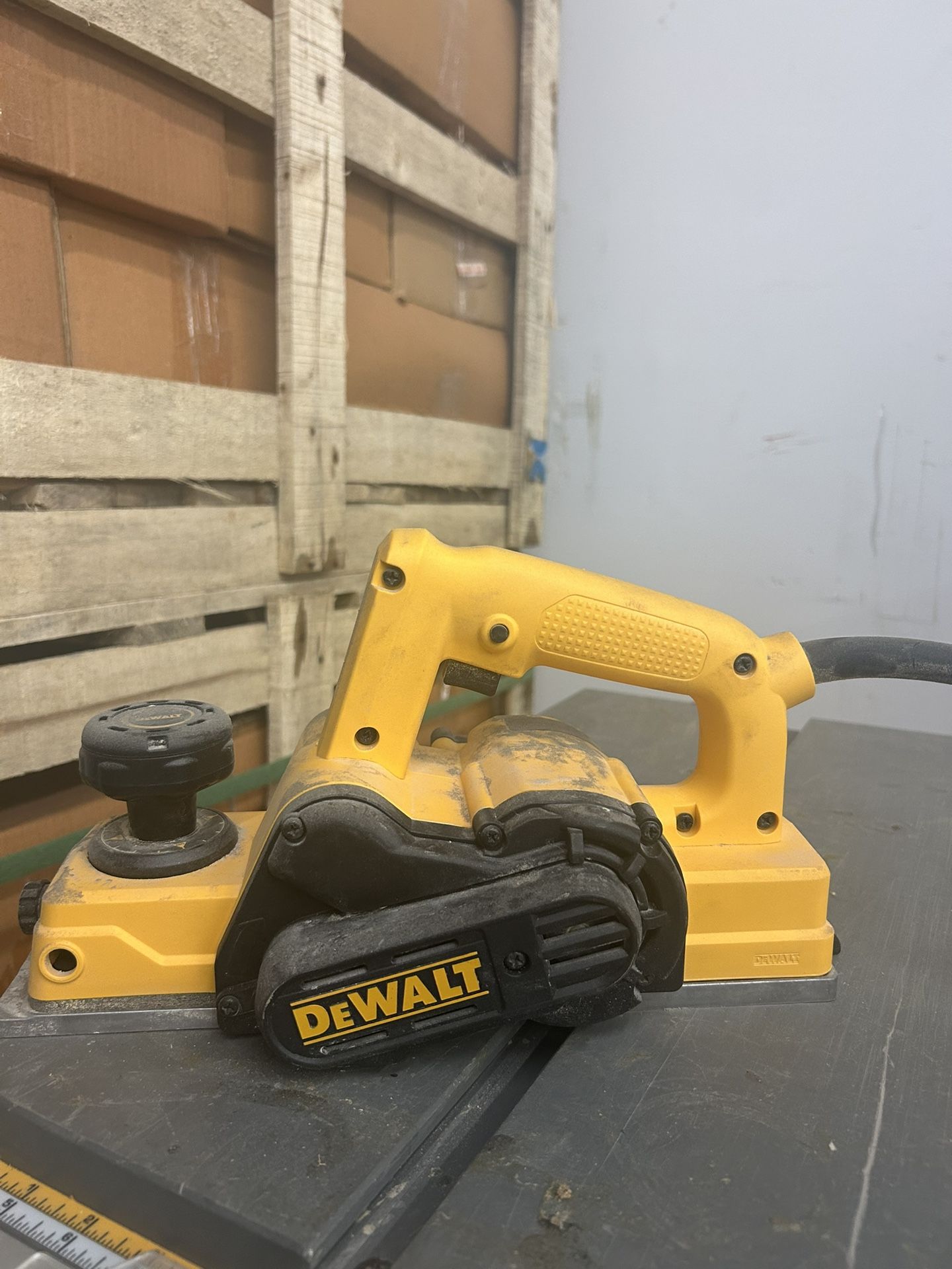 Dewalt Handheld Planer - Woodworking Tool - Like New 