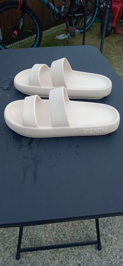 Victoria secret pink slide size