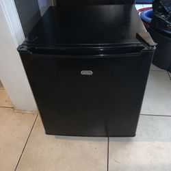 Sunbeam Mini Fridge
