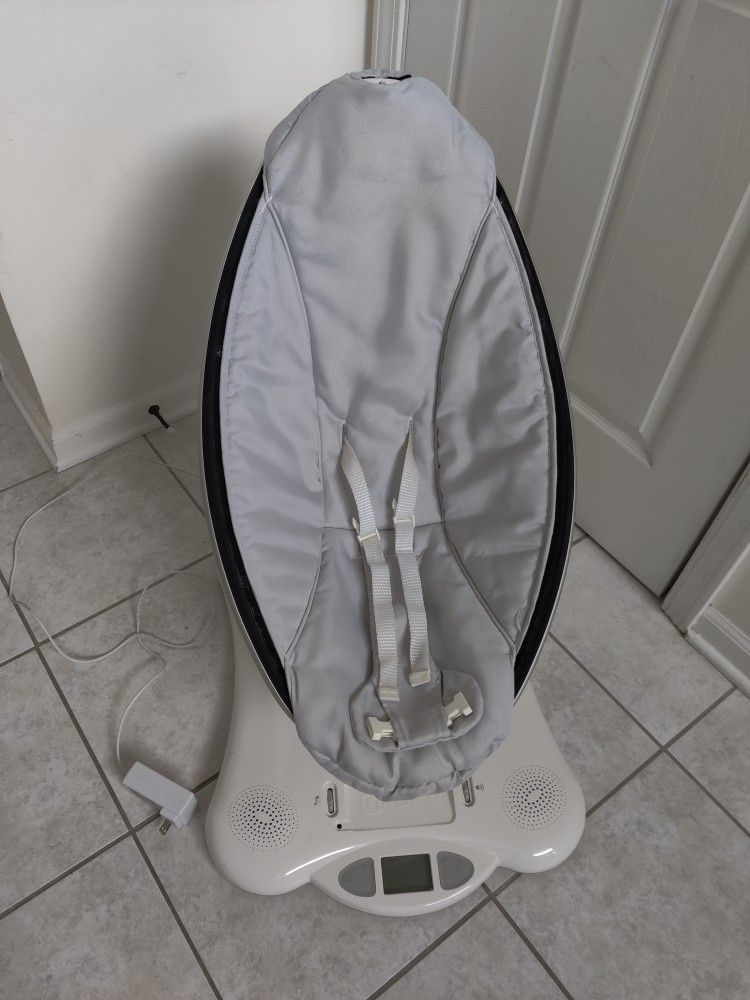 4MOM Mamaroo Baby Swing