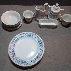 18 Piece Fine China Set