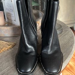 Black boots size8