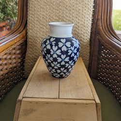 7"Blue And White Flower Vase 