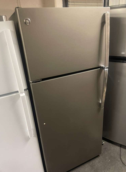 Deal: GE Top Mount Refrigerator – Slate, humidity crispers