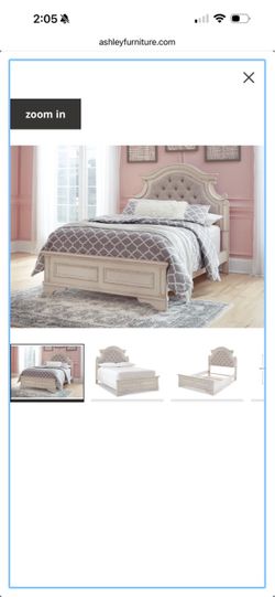 Realyn Chipped White Full Panel Bedroom Set- Mattress Included