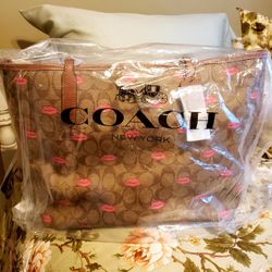 Coach Signature Lips City Large Tote Bag. Brand New With Tags. Rare. Retired.