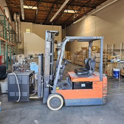 3 Wheel- Toyota Forklift ELECTRIC includes battery And Free Transportation W/ 5miles