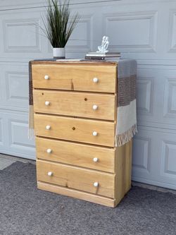 Solid wood 5 drawer dresser