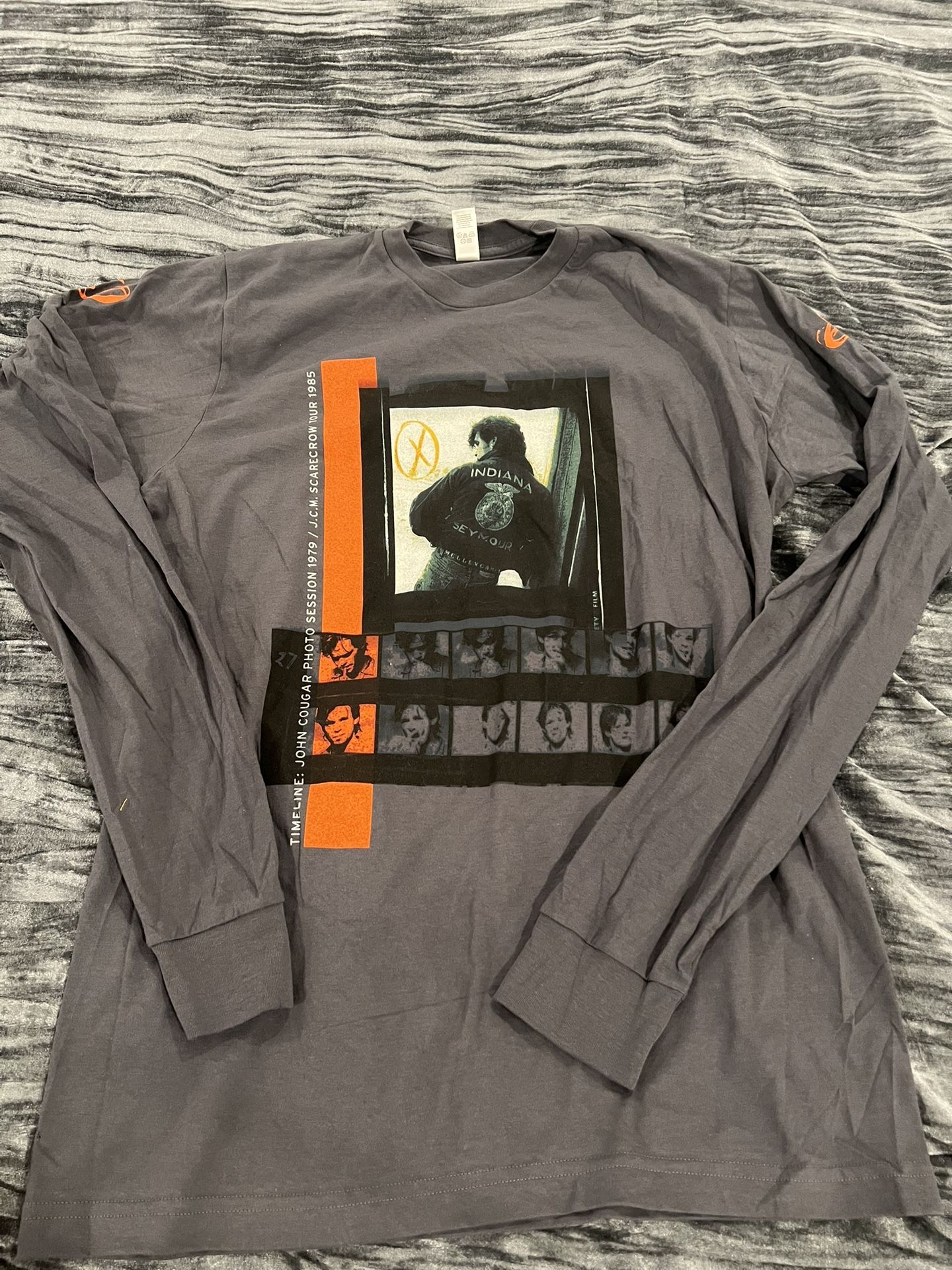 Graphic Men’s Long Sleeve Shirt Size M