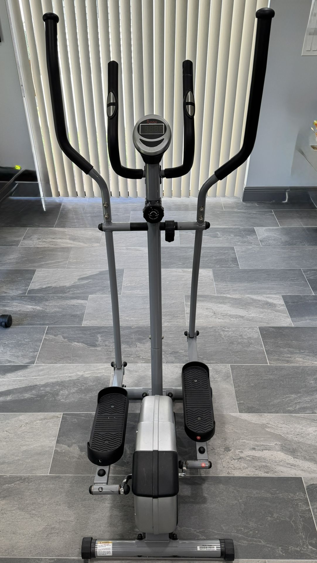 Sunny Health & Fitness SF-E905 Elliptical Trainer