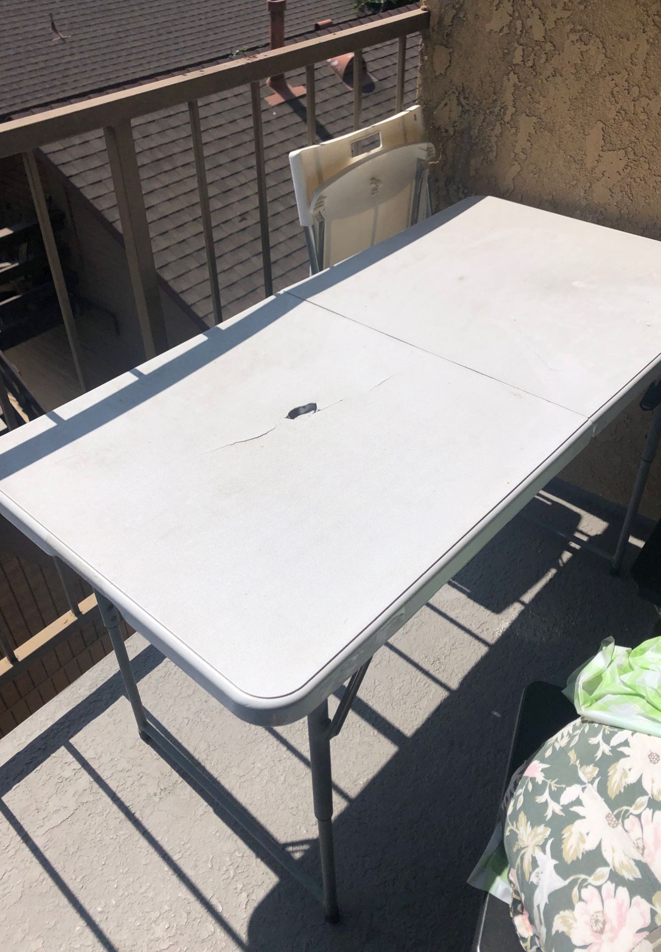 FREE White plastic fold-up table